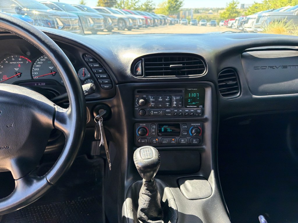 Used 2000 Chevrolet Corvette Coupe w/ Roof Pkg RWD image 20