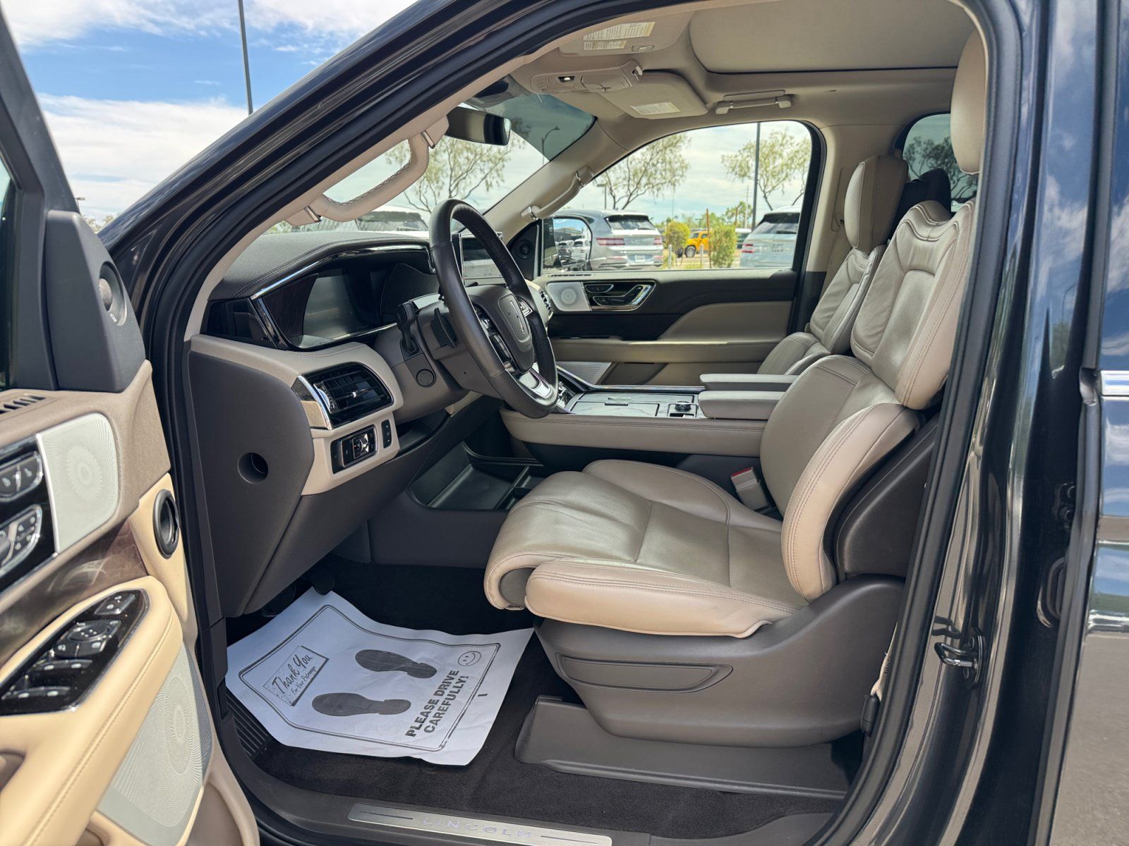 Used 2023 Lincoln Navigator Reserve RWD image 14