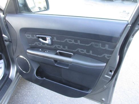 Used 2013 Kia Soul + w/ Audio Pkg FWD image 17