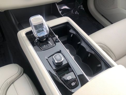 New 2026 Volvo XC90 B6 Ultra w/ Protection Package image 29