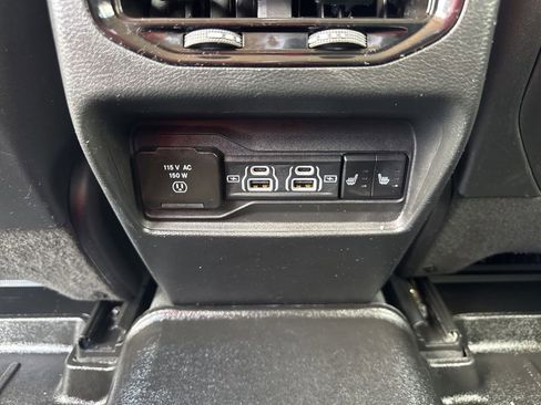 Used 2024 Jeep Grand Cherokee Limited w/ Black Appearance Package image 24