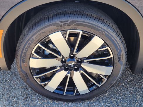 New 2025 Mitsubishi Outlander SE image 7