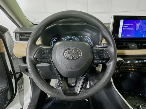 Used 2025 Toyota RAV4 LE image 15