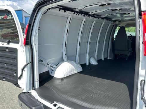 New 2025 GMC Savana 3500 Extended w/ Driver Convenience Package image 23