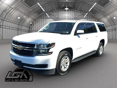 Used 2017 Chevrolet Suburban LS w/ Enhanced Driver Alert Package RWD image 3