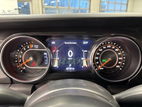 Used 2022 Jeep Gladiator Sport image 13