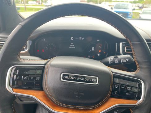 Used 2024 Jeep Grand Wagoneer L Series III AWD/4WD image 10