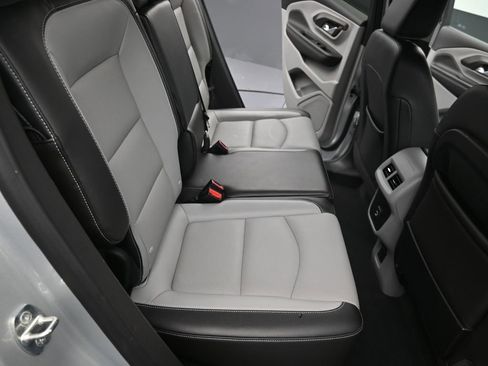 Used 2022 GMC Terrain SLT image 15