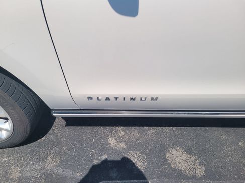 Used 2019 Ford Expedition Max Platinum AWD/4WD image 3