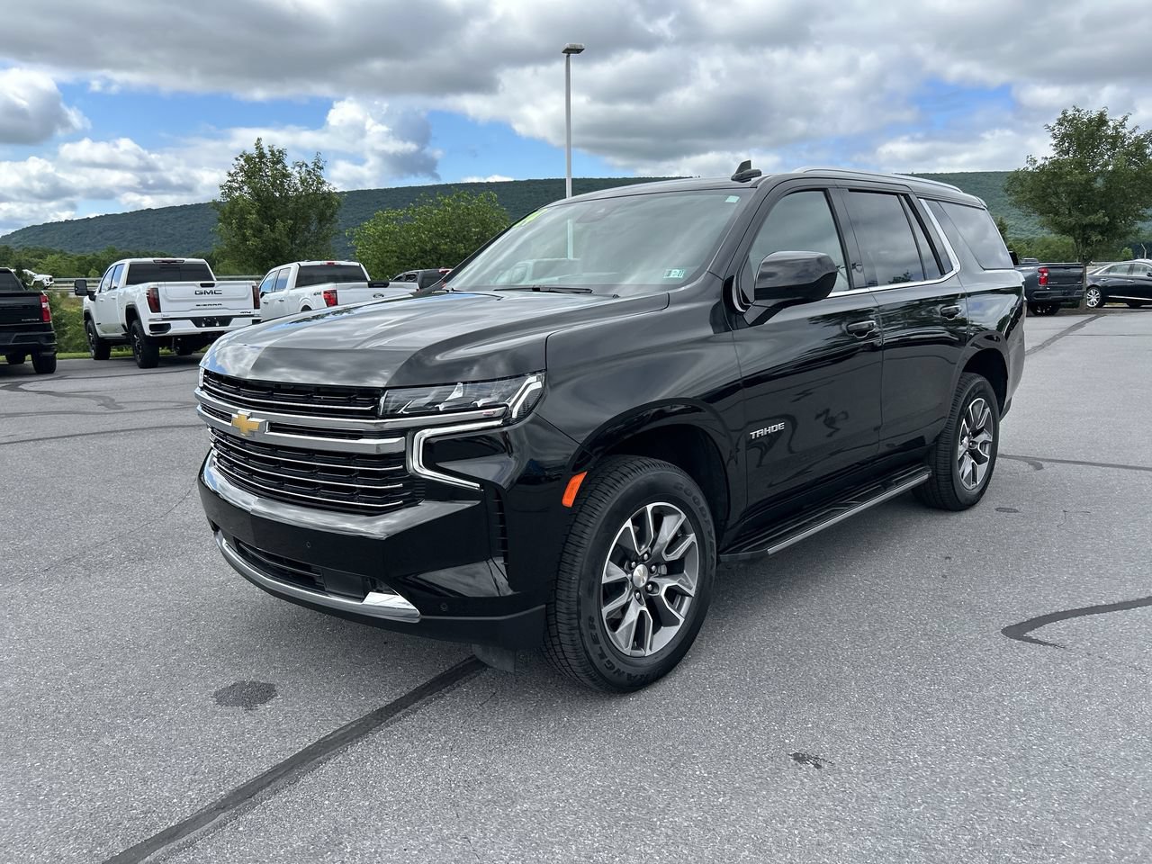 Used 2024 Chevrolet Tahoe LT AWD/4WD image 3