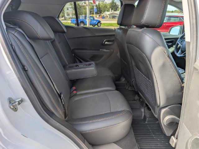 Used 2020 Chevrolet Trax LT w/ Redline Edition AWD/4WD image 17