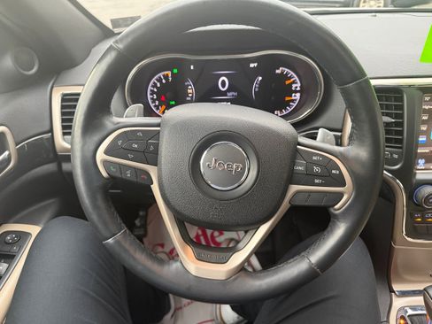 Used 2016 Jeep Grand Cherokee Laredo 75th Anniversary image 16