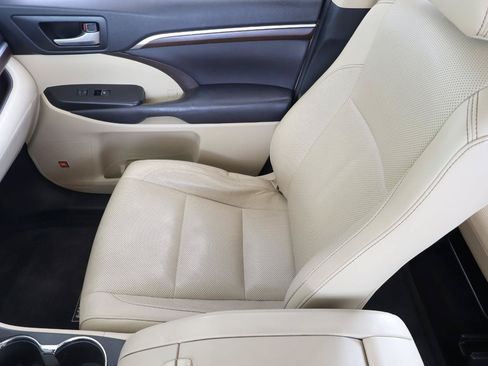 Used 2016 Toyota Highlander Limited FWD image 19