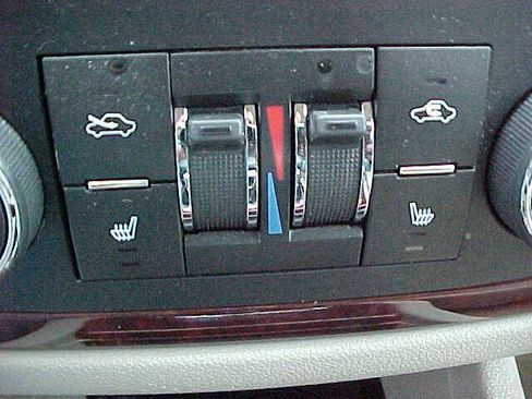 Used 2009 Chevrolet Impala LT w/ Luxury Edition Package FWD image 29