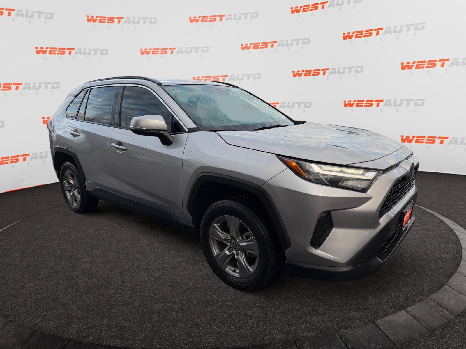 Used 2022 Toyota RAV4 XLE w/ Convenience Package AWD/4WD image 7