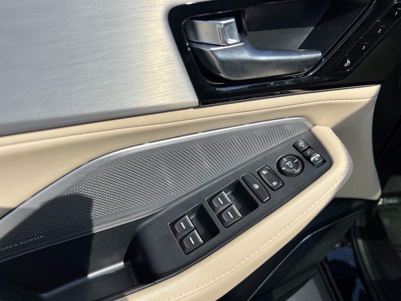 Certified 2025 Acura MDX w/ Technology Package FWD image 15
