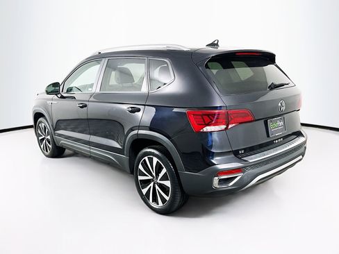 Used 2023 Volkswagen Taos SE w/ Panoramic Sunroof Package FWD image 5