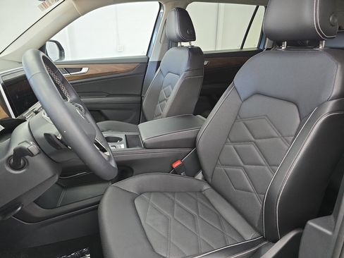 Used 2024 Volkswagen Atlas SE image 15