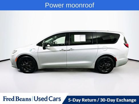 Used 2023 Chrysler Pacifica Limited w/ S Appearance Package FWD image 5