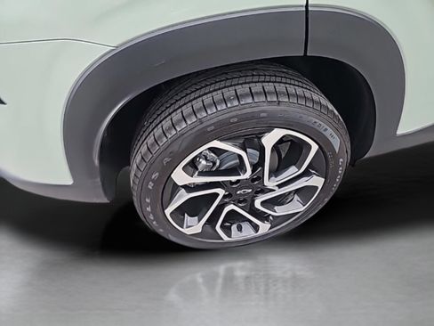 Used 2024 Chevrolet Trax RS w/ Driver Confidence Package image 14