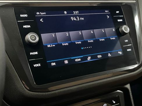 Used 2024 Volkswagen Tiguan SE w/ Panoramic Sunroof Package image 27