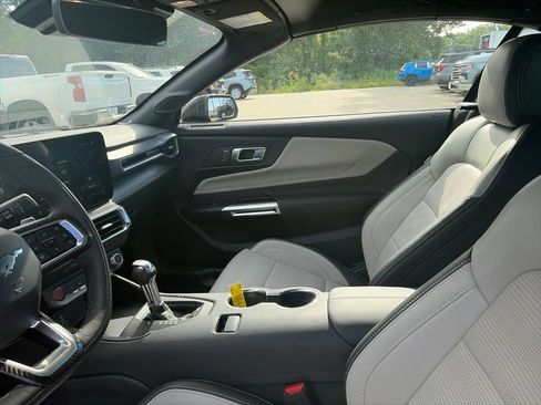 Used 2025 Ford Mustang GT Premium RWD image 12
