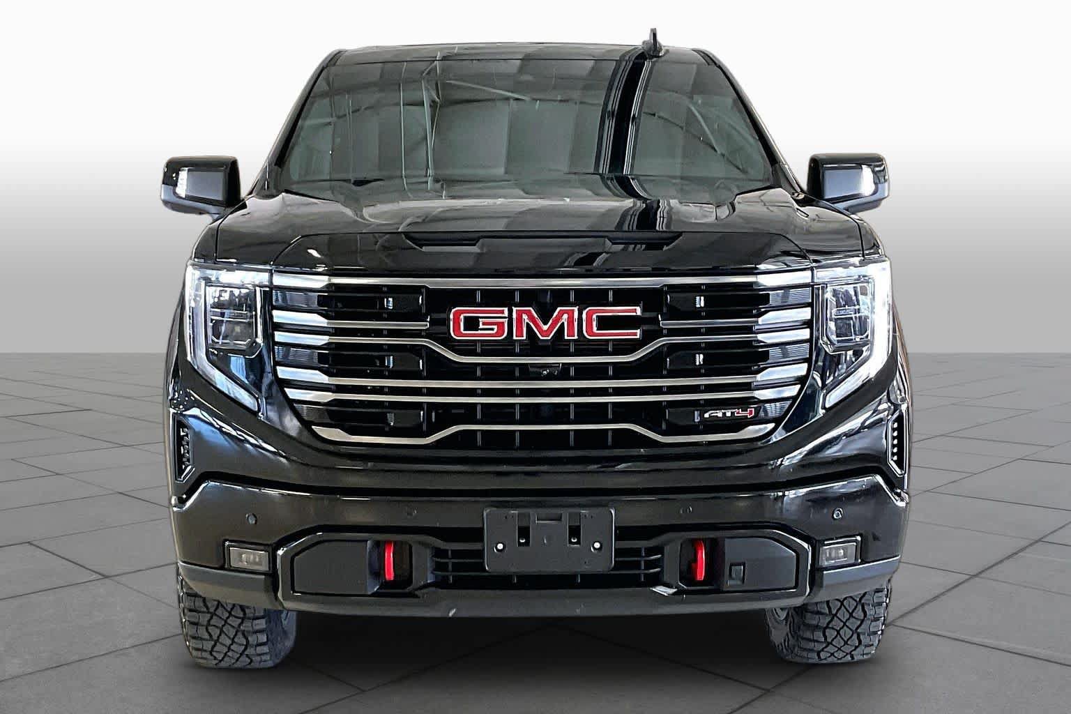 Used 2025 GMC Sierra 1500 AT4 w/ AT4 Premium Package AWD/4WD image 3