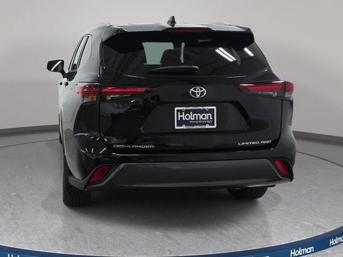 Certified 2024 Toyota Highlander Limited AWD/4WD image 6