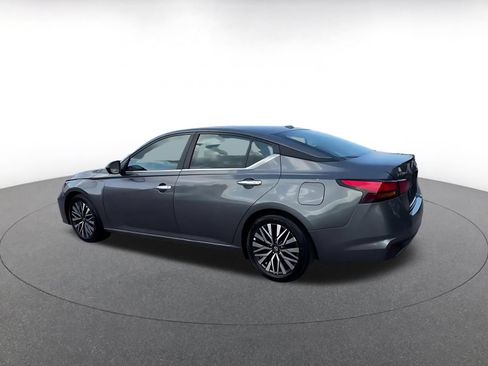 Used 2025 Nissan Altima 2.5 SV FWD image 10