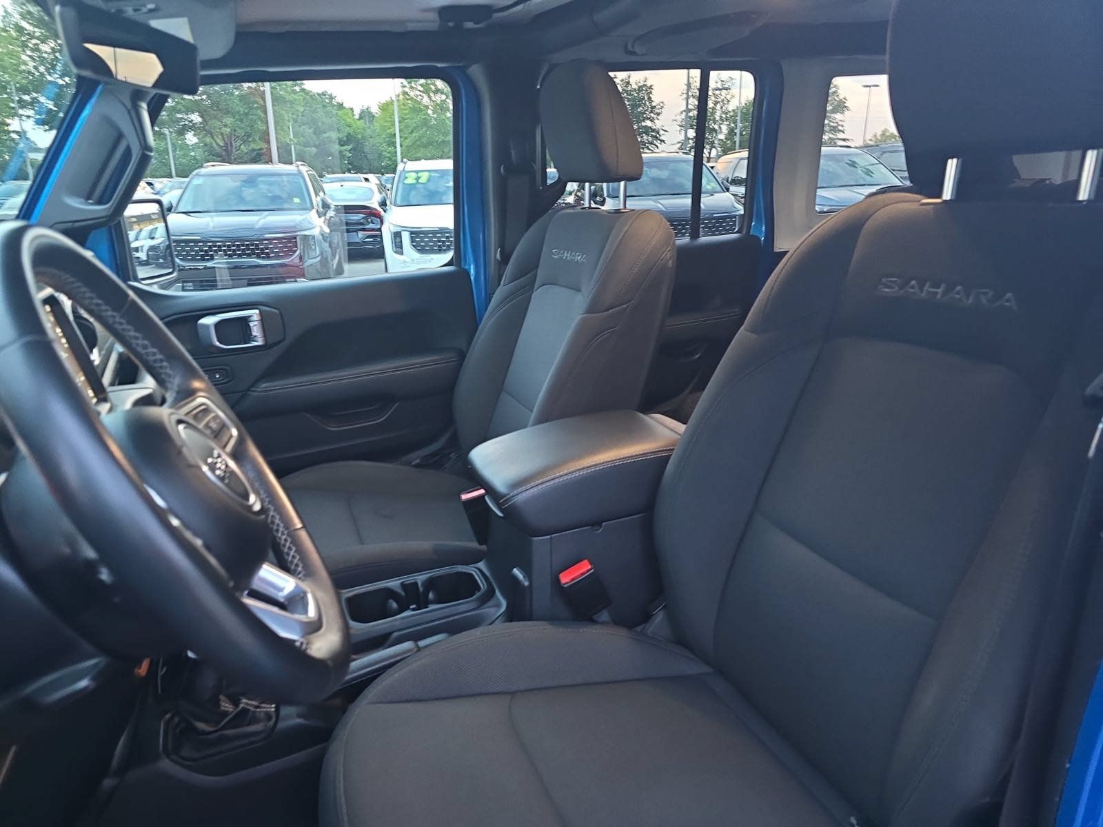 Used 2022 Jeep Wrangler Unlimited Sahara AWD/4WD image 16