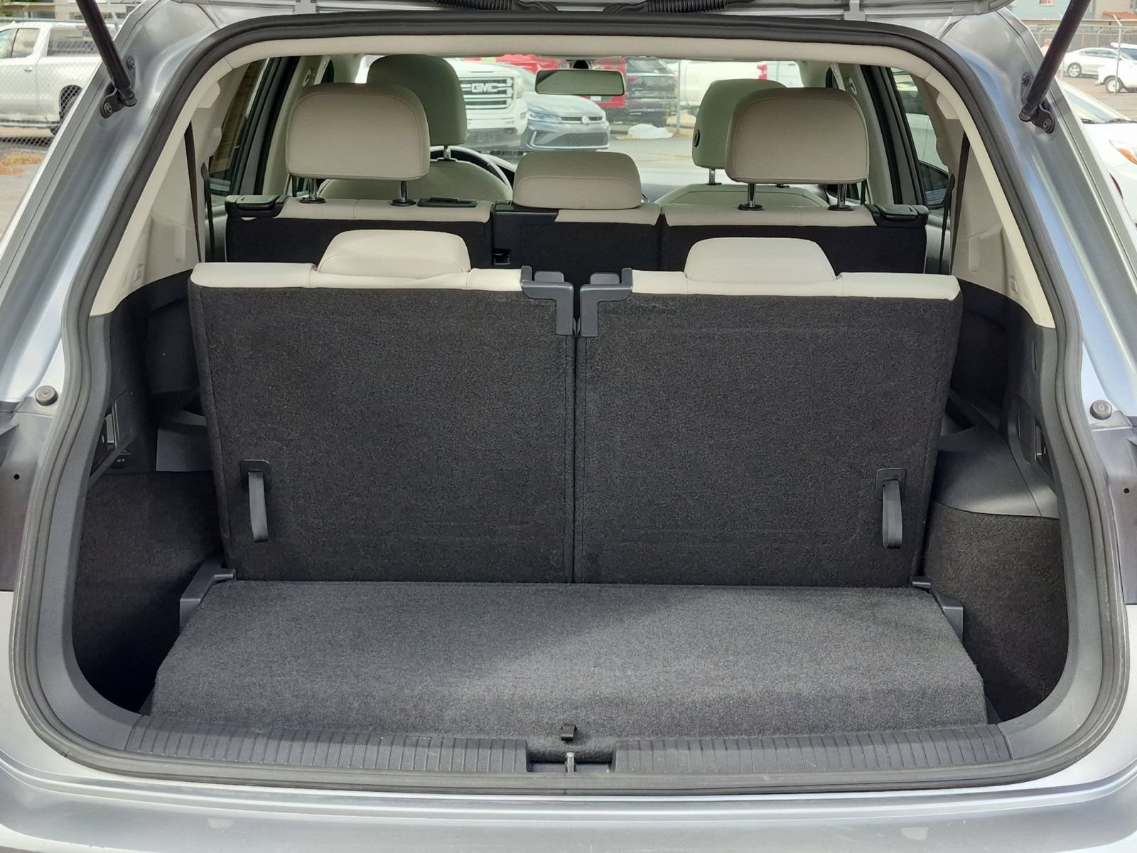 Used 2020 Volkswagen Tiguan SE w/ Panoramic Sunroof Package AWD/4WD image 32
