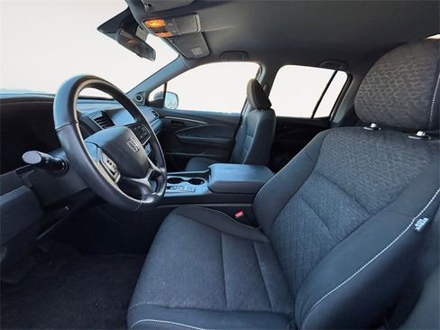 Certified 2025 Honda Ridgeline Sport image 9