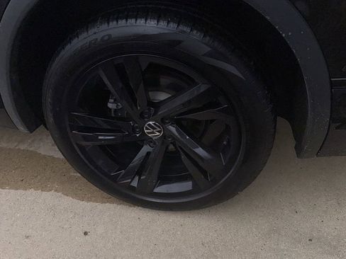 Used 2024 Volkswagen Tiguan SE R-Line image 4