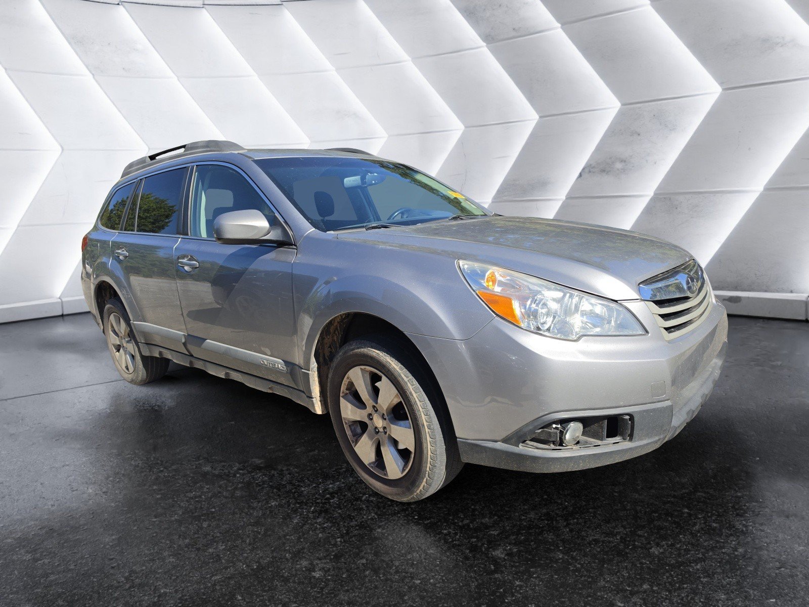 Used 2010 Subaru Outback 2.5i Premium AWD/4WD image 1