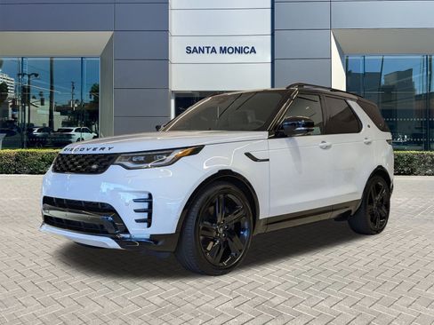 New 2025 Land Rover Discovery Dynamic SE image 1
