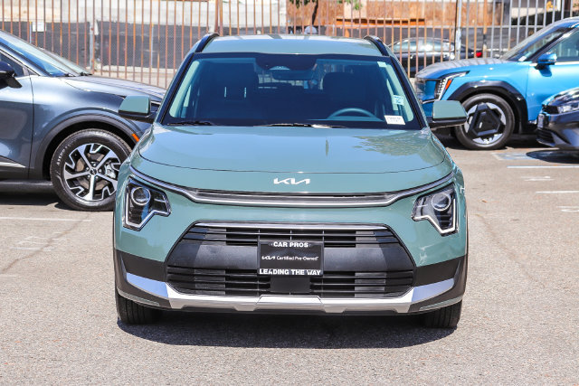 Certified 2025 Kia Niro EX FWD image 3