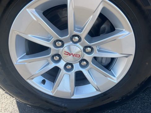 Used 2021 GMC Sierra 1500 4x4 Crew Cab w/ Sierra Value Package image 8