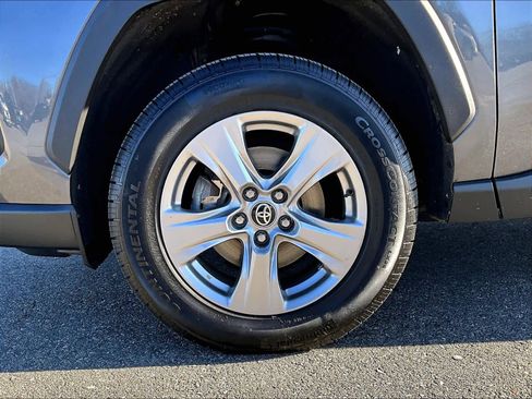 Used 2022 Toyota RAV4 XLE image 7