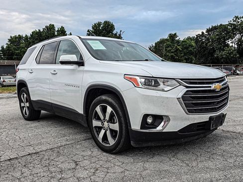 Used 2019 Chevrolet Traverse LT w/ LT Premium Package AWD/4WD image 1
