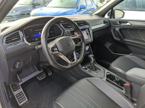 Used 2022 Volkswagen Tiguan SE R-Line image 9