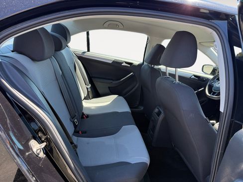 Used 2018 Volkswagen Jetta S w/ Cold Weather Package FWD image 18