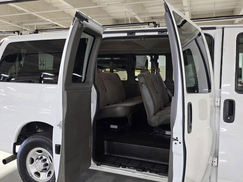 Used 2018 Chevrolet Express 2500 LS w/ Driver Convenience Package image 16