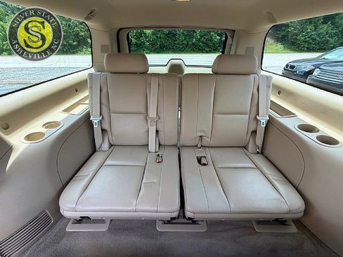 Used 2011 Cadillac Escalade ESV Premium AWD/4WD image 22
