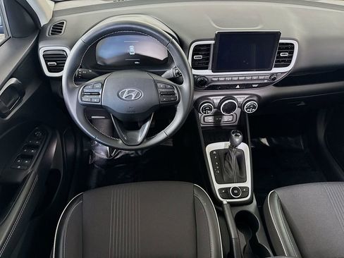 Certified 2023 Hyundai Venue Limited w/ Cargo Package FWD image 4