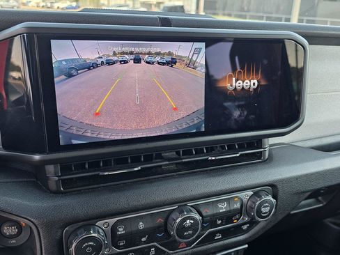 Used 2025 Jeep Wrangler Unlimited Sport AWD/4WD image 15