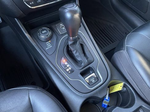 Used 2021 Jeep Cherokee Latitude Lux w/ Mopar Interior Package image 19