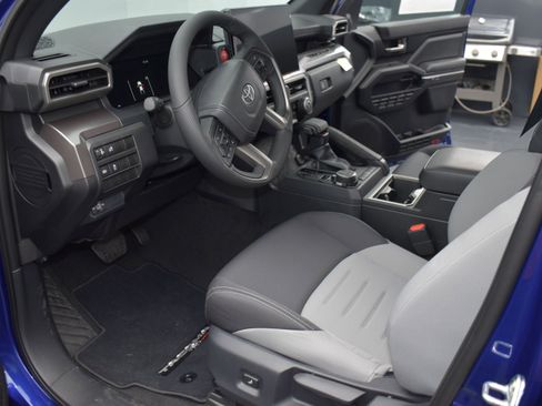 Used 2025 Toyota Tacoma TRD Off-Road image 12