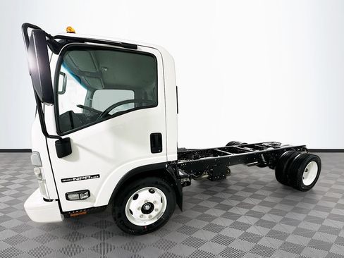 New 2026 Isuzu NPR RWD image 21