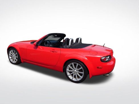 Used 2006 MAZDA MX-5 Miata Grand Touring w/ Premium Pkg RWD image 4