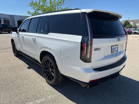 Used 2022 Cadillac Escalade ESV Sport w/ Touring Package AWD/4WD image 3